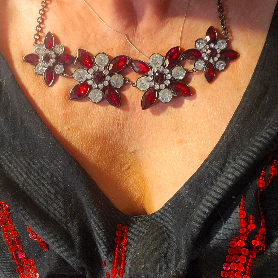 Nwt Erica Lyons Fancy Statement Elegant Red And Silver Floral Necklace